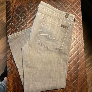 Like new 7 for all mankind grey “Carol” Crop Jeans. Size 32